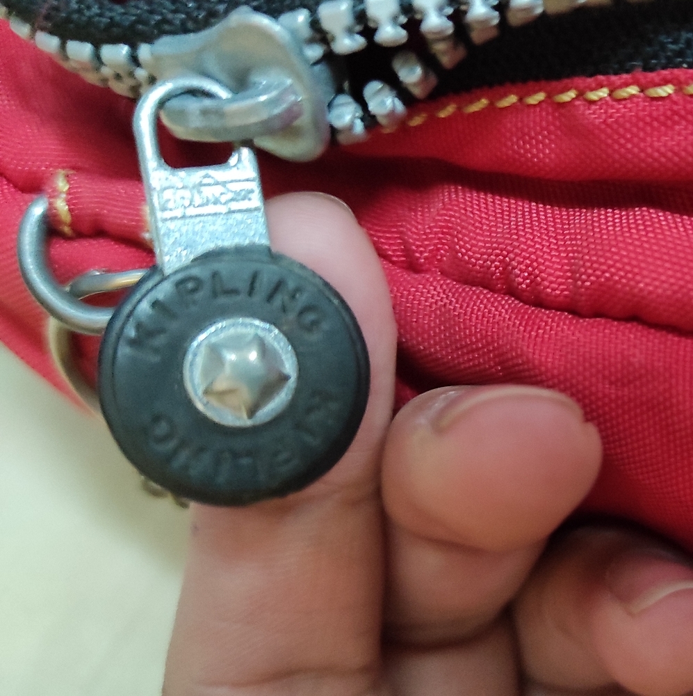 Authentic Red Kipling Two way Bag - Picture 6 of 15
